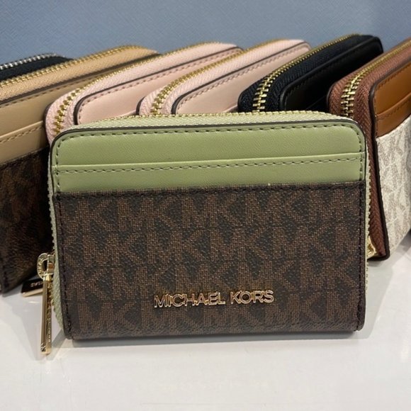 Michael Kors Jet Set Travel Medium Zip Around Card Case - Picture 13 of 16